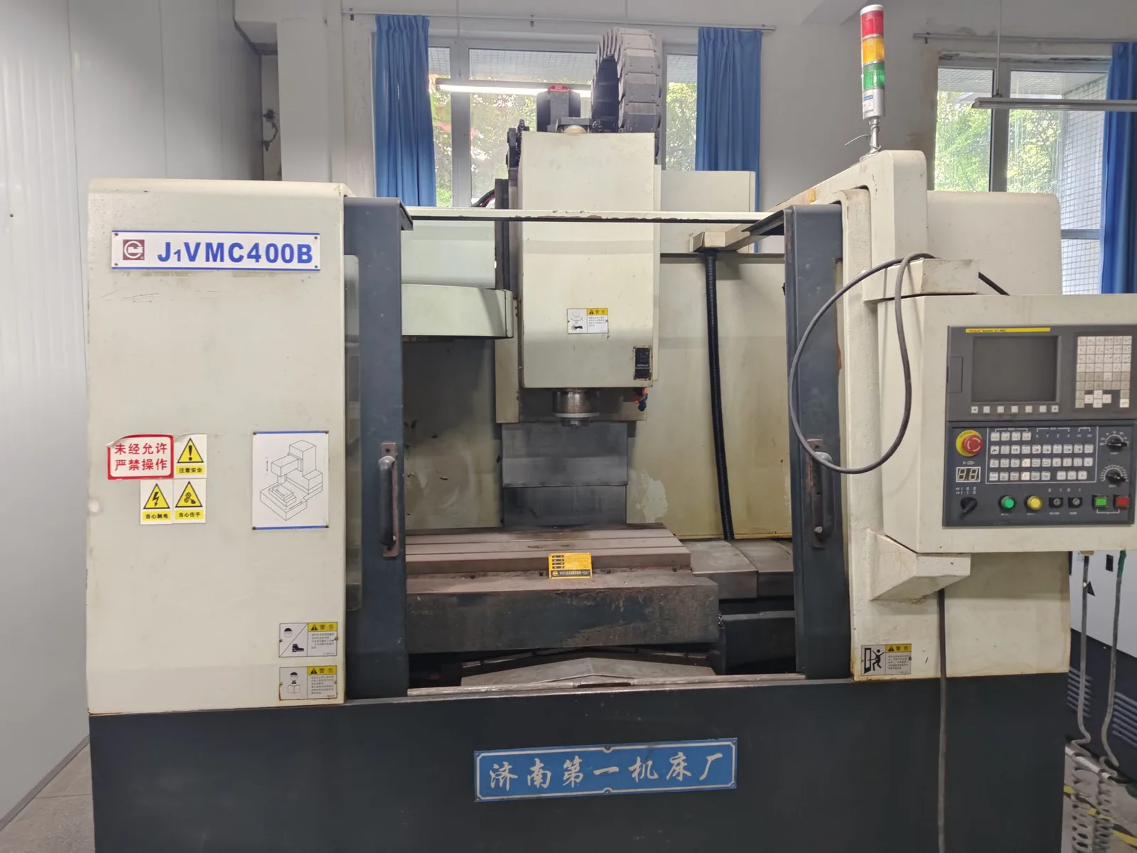 J1VMC400B vertical machining centre